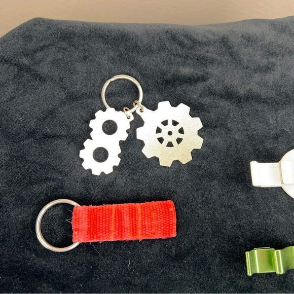 LOT OF 5 90’s VINTAGE KEY CHAINS COLORFUL SILVER - Picture 2 of 14